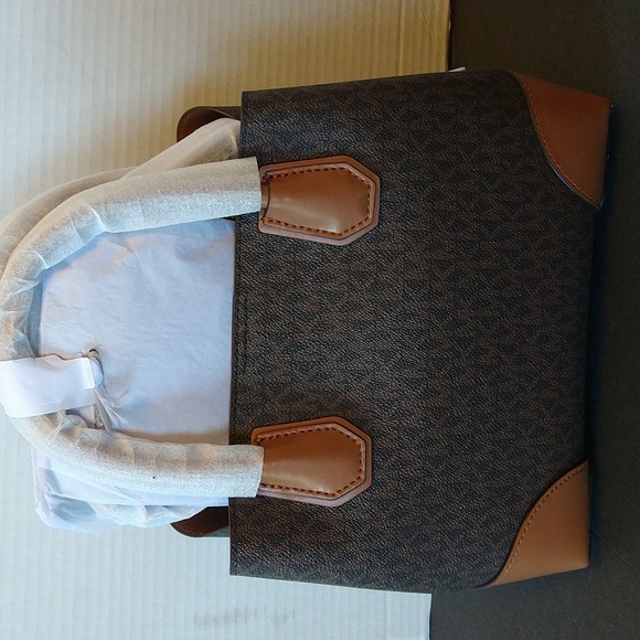 Nwt. Michael kors Mercer gallery small signature logo satchel. - Picture 2 of 13